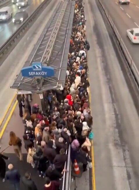İhsan DÖRTKARDEŞ – Altunay TUGA / İSTANBUL, -AVCILAR’da arızalanan metrobüs