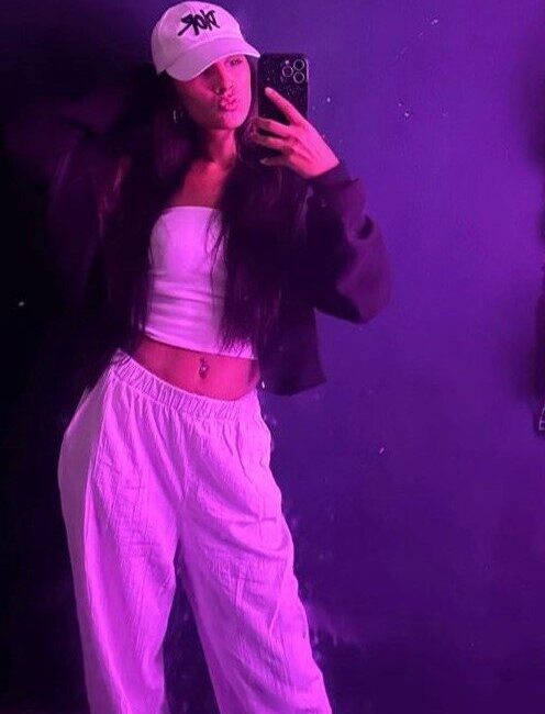 Vehbi DEMİR / İSTANBUL, BAĞCILAR’da Şeymanur Sanbay (19), kardeşi R.F.S.’nin