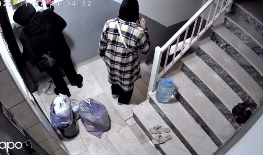 Doğan Can CESUR / İSTANBUL – BAHÇELİEVLER’de bir binaya giren