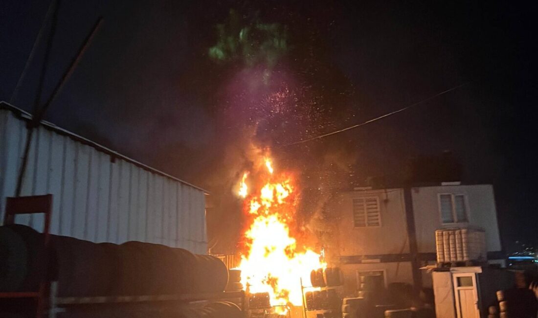 Baran AKKAYA/İSTANBUL, – BAŞAKŞEHİR’de hurda malzemelerinin depolandığı iş yerinde işçilerin