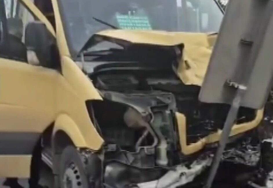 Vehbi DEMİR/İSTANBUL Başakşehir Altınşehir Mahallesi’nde yolcu minibüsünün de aralarında olduğu