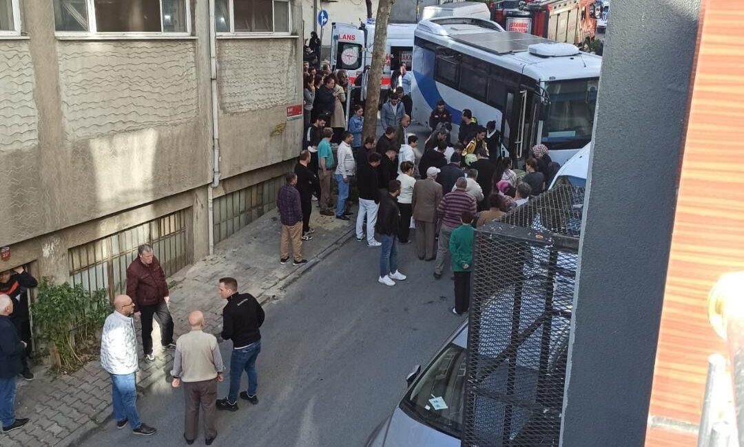 Emre KURT/İSTANBUL, – BAYRAMPAŞA’da midibüsten indiği sırada dengesini kaybederek yere