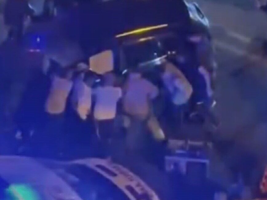 Soner HASIRCIOĞLU/İSTANBUL, – BAYRAMPAŞA’da sola dönüş yapan yolcu otobüsü, karşı