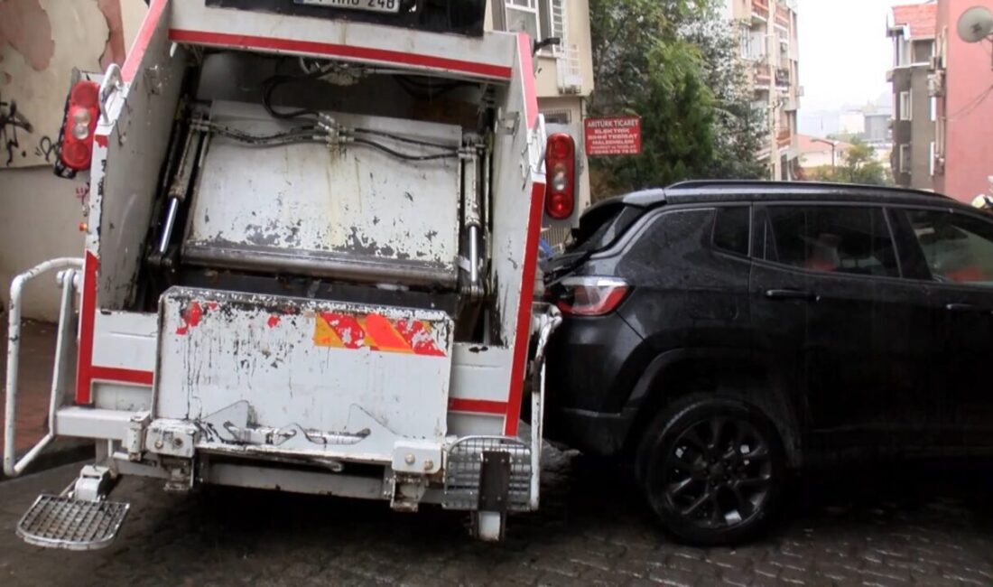 Hasan YILDIRIM / İSTANBUL, – BEYOĞLU’nda yağmur nedeniyle kayganlaşan yolda