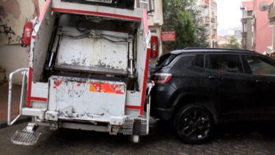 Hasan YILDIRIM / İSTANBUL, – BEYOĞLU’nda yağmur nedeniyle kayganlaşan yolda