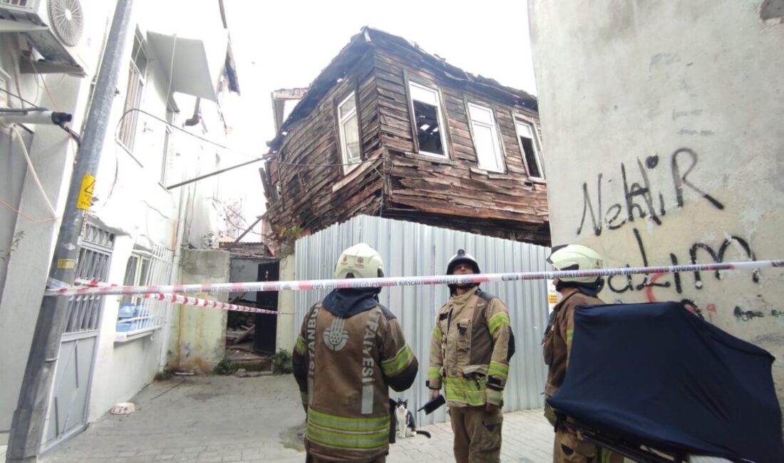 Hasan YILDIRIM/İSTANBUL, – BEYOĞLU’nda 2 katlı metruk binada kısmi çökme