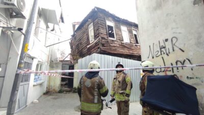Hasan YILDIRIM/İSTANBUL, – BEYOĞLU’nda 2 katlı metruk binada kısmi çökme