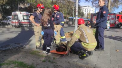 Hasan YILDIRIM/İSTANBUL, – BEYOĞLU Tophane durağında yolun karşısına geçmeye çalışan
