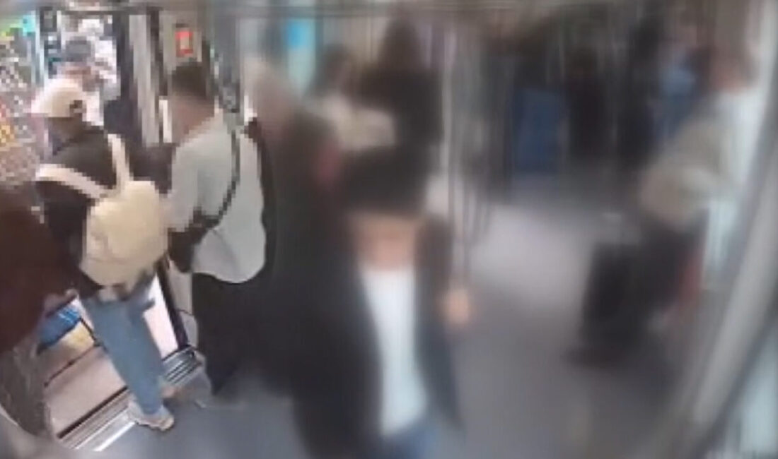 Doğan Can CESUR / İSTANBUL, – FATİH’te bir şüpheli, tramvaydan