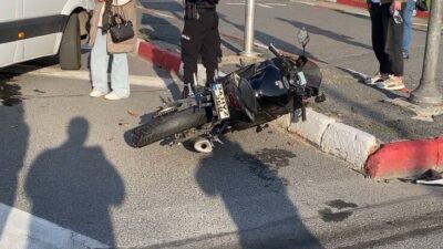 Baran AKKAYA/İSTANBUL, – FATİH’te sürücüsünün gidon hakimiyetini kaybettiği motosiklet, aynı