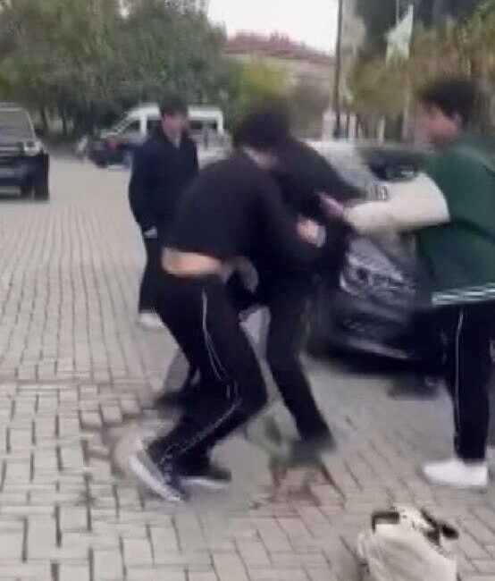 Özgür EREN/İSTANBUL – GÜNGÖREN’de 2 lise öğrencisi arasında çıkan bıçaklı