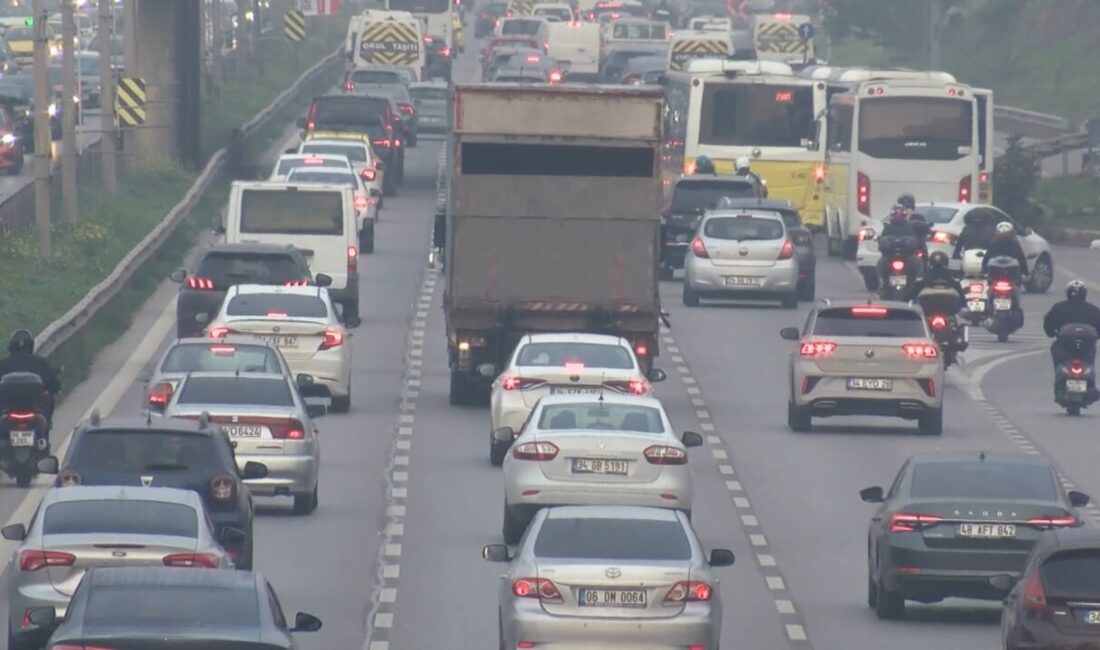 Murat SOLAK / İSTANBUL, – İSTANBUL’un bazı noktalarında haftanın ilk