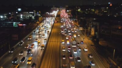 Vehbi DEMİR/İSTANBUL, – İSTANBUL’da akşam saatlerinde trafik yoğunluğu yüzde 85’e