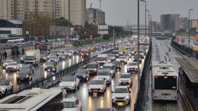 Emre KURT / İSTANBUL, – Sabah saatlerinde etkili olan yağış