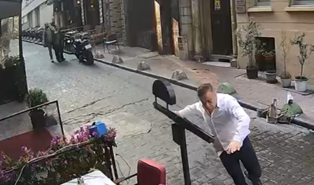 Doğan Can CESUR / İSTANBUL, – BEYOĞLU İstiklal Caddesi’ndeki bir