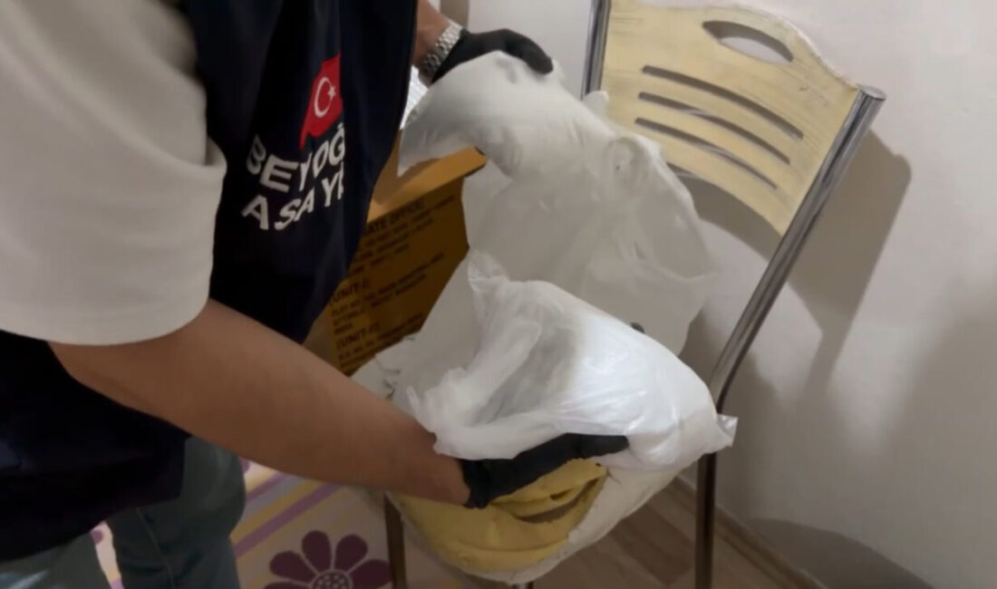 Doğan Can CESUR / İSTANBUL – BEYOĞLU’nda uyuşturucu satıcılarına yönelik