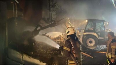 Soner HASIRCIOĞLU/İSTANBUL, – KÜÇÜKÇEKMECE’de, geri dönüşüm tesisinde yangın çıktı. Yangın