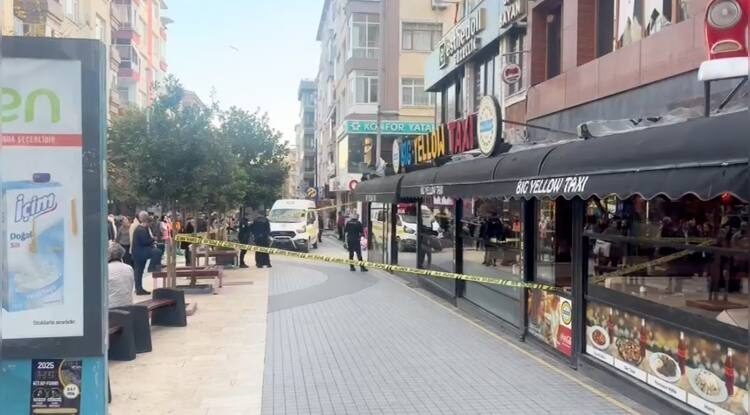Baran AKKAYA/İSTANBUL, – KÜÇÜKÇEKMECE’de bir kafeye gelen kar maskeli şüpheli,