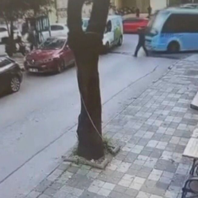 Mert ORDU/İSTANBUL, – MALTEPE’de yolun karşısına geçmeye çalışan bir yayaya