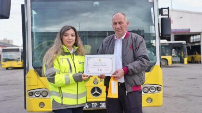 İSTANBUL İETT otobüsü şoförü, 24 Kasım Öğretmenler Günü’nde aracında yolculuk
