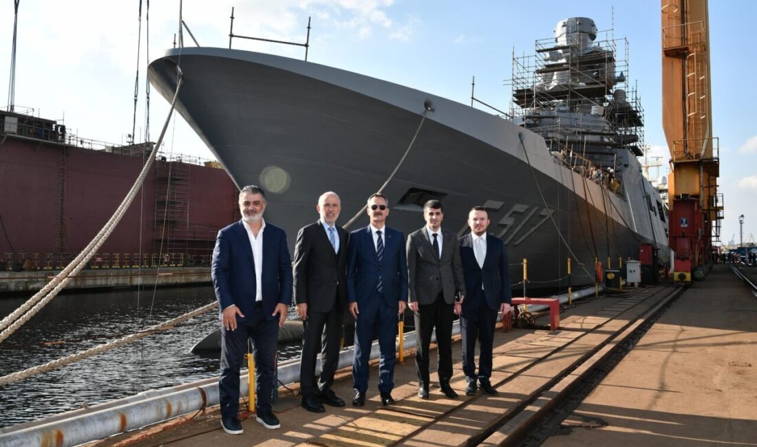 İSTANBUL, -Tuzla Tersaneler Bölgesi’ndeki tersaneleri ziyaret ederek devam eden projeler