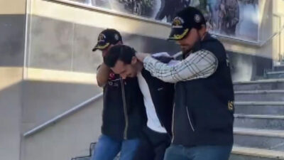 Ali AKSOYER / İSTANBUL – Sultanbeyli’de bir binanın girişindeki doğal