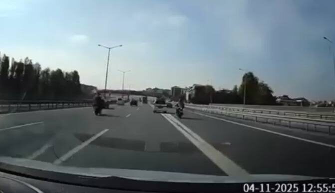 Baran AKKAYA / İSTANBUL – Sultangazi TEM Otoyolu’nda, son anda