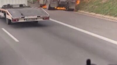 Leyla YILDIZ- Ulaşcan ÖZER/İSTANBUL, – TUZLA’da seyir halindeki dorsesiz TIR