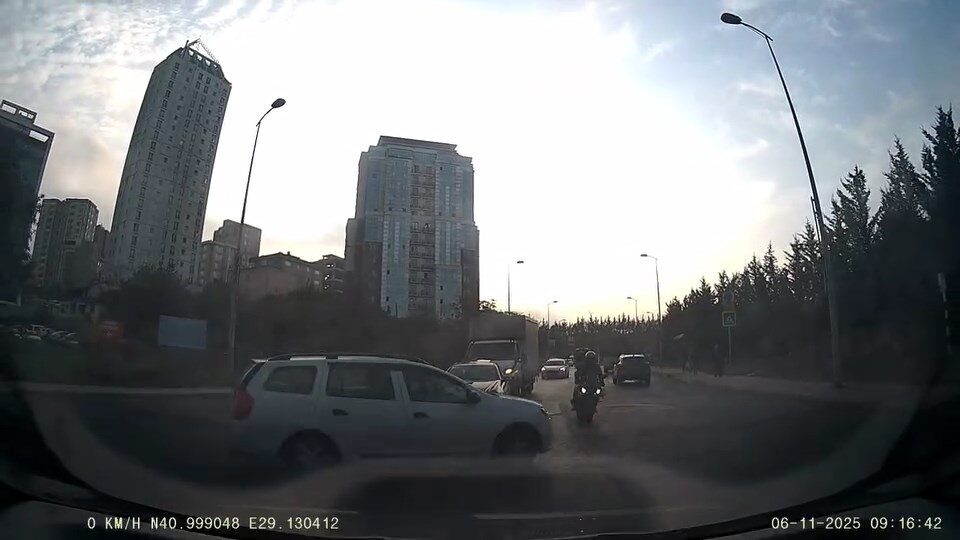 İsa ALMAÇAYIR- Hiba HAKBİLİR / İSTANBUL, – ÜMRANİYE’de sokaktan caddeye