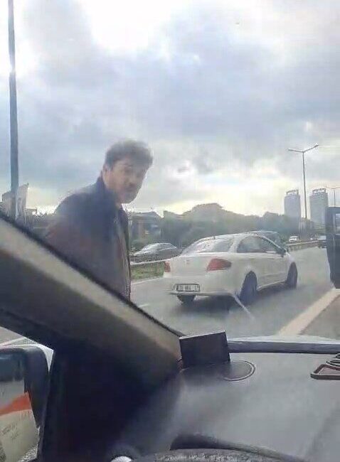 İsa ALMAÇAYIR- Hiba HAKBİLİR / İSTANBUL, – ÜMRANİYE Tem Otoyolu’nda