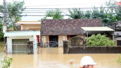 VİETNAM, – VİETNAM’DA etkili olan Kalmaegi Tayfunu nedeniyle 5 kişinin