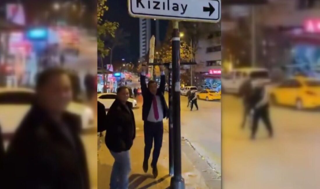 ANKARA, – CHP Erzincan Milletvekili Mustafa Sarıgül, gençlerin asılarak fotoğraf