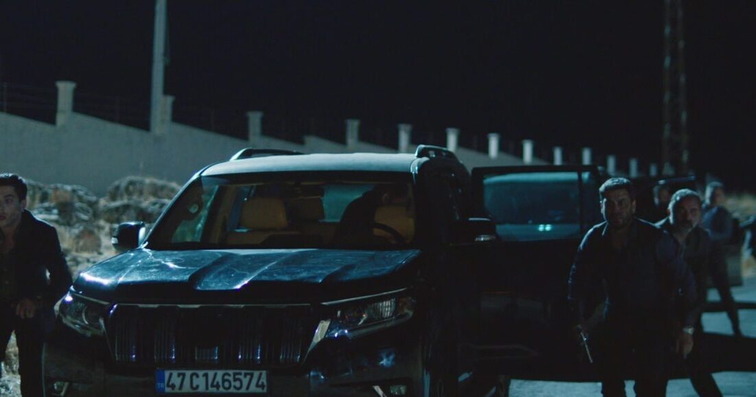 İSTANBUL, – KANAL D’nin fenomen dizisi Uzak Şehir’de gerilim tırmanıyor.