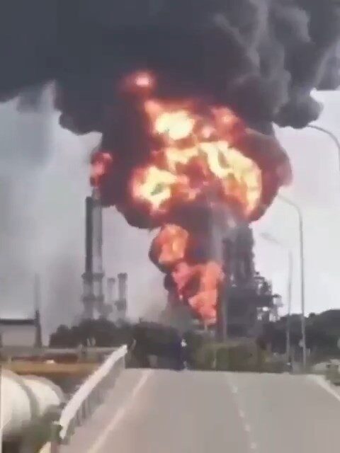 VENEZUELA, – VENEZUELA’da bir petrol tesisinde patlama meydana geldiği bildirildi.