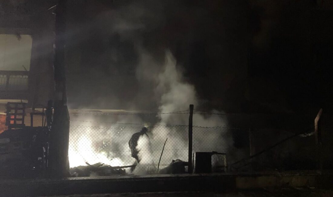 Kadircan GÜLER/ ANKARA, – ANKARA’nın Altındağ ilçesinde hurdalık alanda çıkan