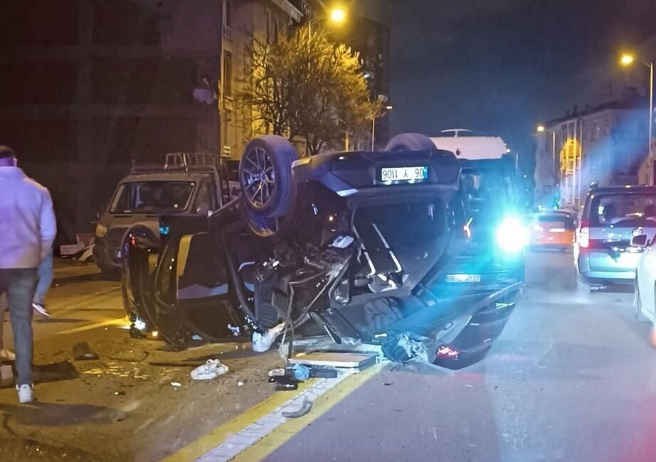 Kadircan GÜLER-Mehmet Gökhan HAKBİLİR/ANKARA, – ANKARA’da sürücüsünün kontrolünü yitirdiği otomobil,
