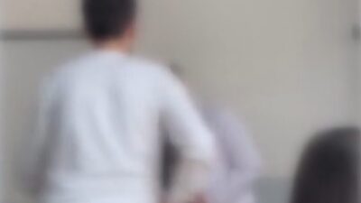 ANKARA, – ANKARA’da lisede öğretmen M.C. (61) ile alay eden