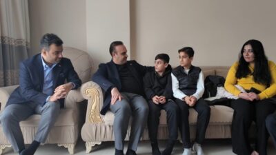 ANKARA, – SANAYİ ve Teknoloji Bakanı Mehmet Fatih Kacır, Bağcılar’da,