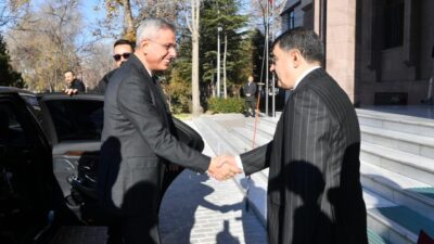 ANKARA, – SAĞLIK Bakanı Kemal Memişoğlu, Ankara Valiliği’ni ziyaret etti.