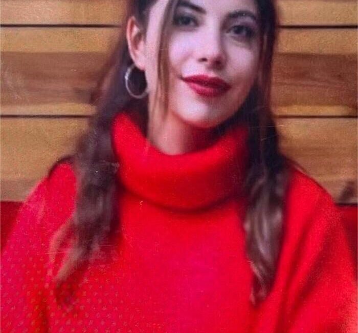 HASTANEDE HAYATINI KAYBETTİ İşe gitmek için evden çıktığı sırada bina