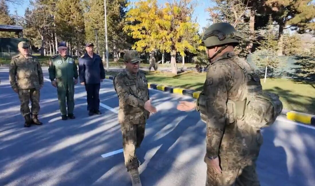 ANKARA, – GENELKURMAY Başkanı Orgeneral Selçuk Bayraktaroğlu, kuvvet komutanlarıyla birlikte