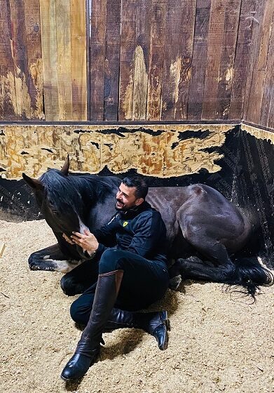 Tuçe GÖLCÜ ARMUTLU-Fırat ALKIZ/İSTANBUL, – İSTANBUL’da yaşayan yazar Murat Uçar,