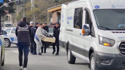Emre KURT / İSTANBUL, – ARNAVUTKÖY’de hafriyat kamyonu, yaya geçidini