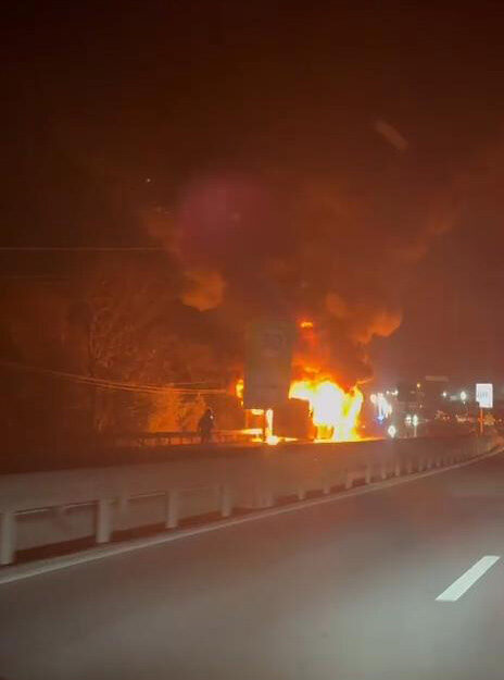 Taylan ERGÜN-Soner HASIRCIOĞLU/İSTANBUL, – Arnavutköy’de seyir halindeki İETT otobüsünde yangın