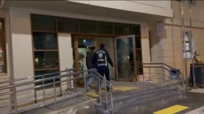 Mert ORDU / İSTANBUL, – ATAŞEHİR’de trafikte kırmızı ışıkta duran