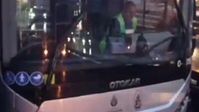 İhsan DÖRTKARDEŞ / İSTANBUL, – Avcılar’da metrobüs arızalandı. Yolda kalan