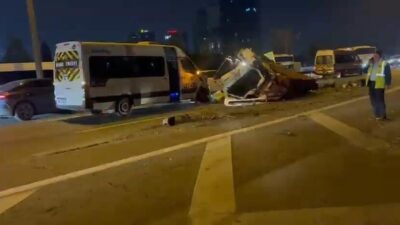 Özgür EREN/İSTANBUL, – BAĞCILAR, TEM Otoyolu’nda hafriyat kamyonu, kamyonet ve