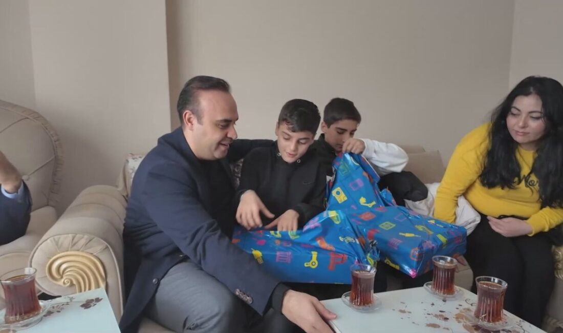 İSTANBUL, – SANAYİ ve Teknoloji Bakanı Mehmet Fatih Kacır, Bağcılar’da