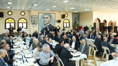 İSTANBUL, – Üsküdar’daki Karacaahmet Sultan Cemevi’nde kanaat önderleriyle bir araya