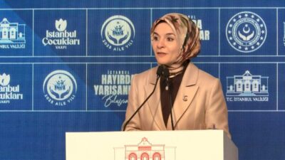 Yılmaz OKUR/İSTANBUL – BEYOĞLU’nda ‘İstanbul Hayırda Yarışanlar Buluşuyor’ programında konuşan